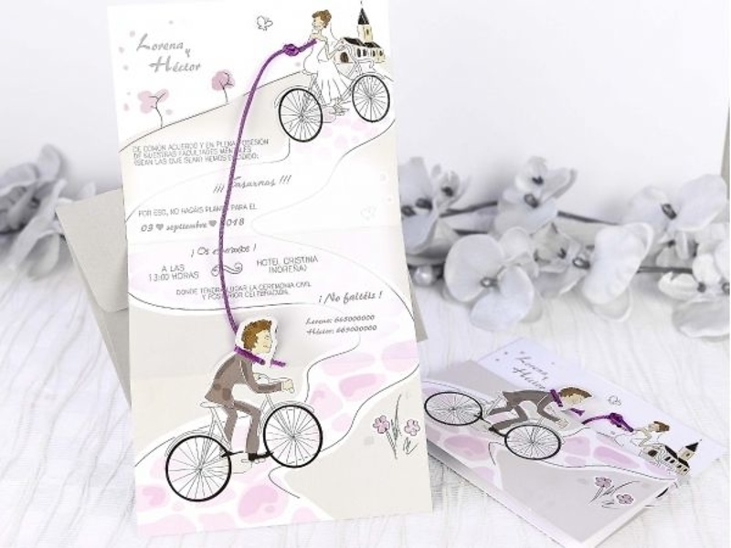 Invitaciones de boda novios en bicicleta 